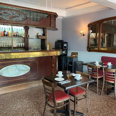 Verdun-sur-le-Doubs Hotel-Restaurant Les Trois Maures מראה חיצוני תמונה